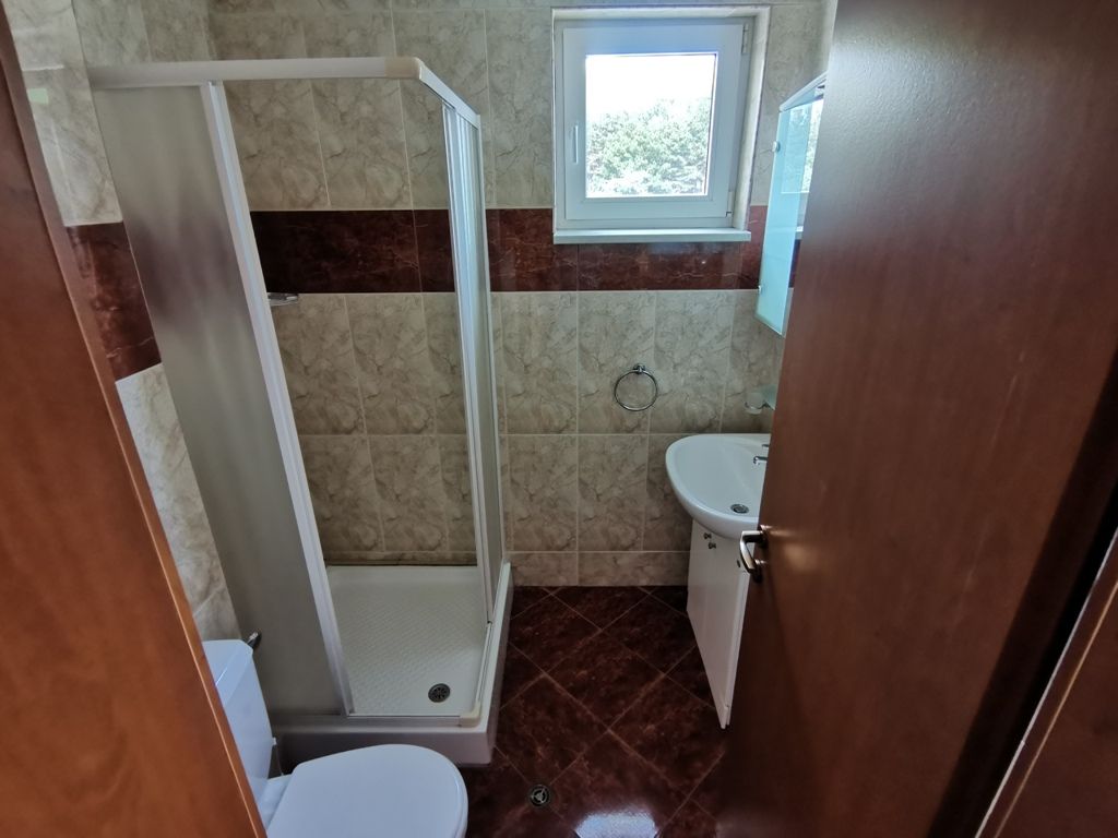 22 master bathroom 1.jpg